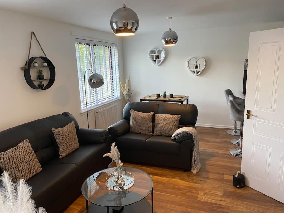 Perfectly situated luxury 2 bedroom apartment - Tap to explore photos