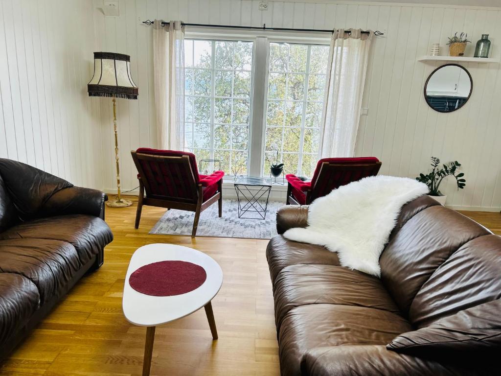 Apartment in Tromsø with sea and mountain view