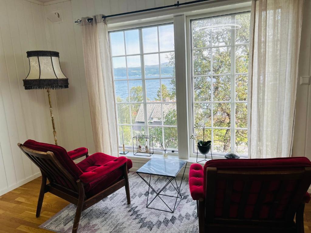 Apartment in Tromsø with sea and mountain view photo 1