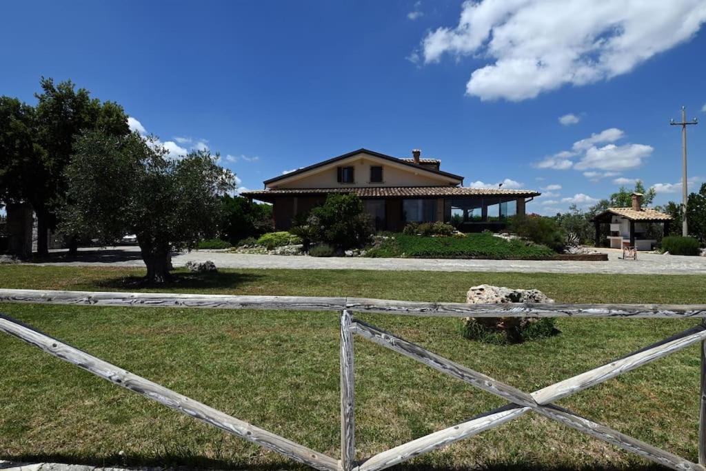 Villa con piscina vicino a Matera