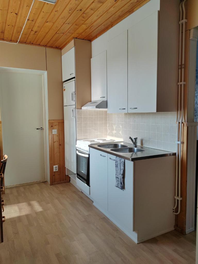 Maalaistalon päätyhuoneisto Merikarvialla photo 2