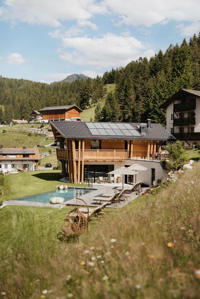 Luxury Spa Chalet Lum d'Or - Tap to explore photos