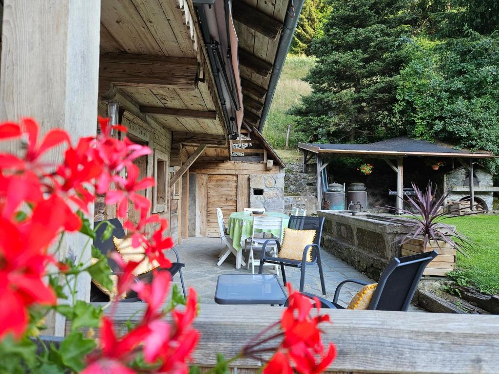 Traditional Chalet with some luxurious features photo 4