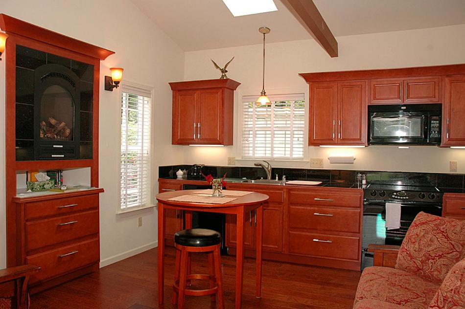 Golden Eagle Vacation Rentals-Eagles View Suite-Cottage #5 photo 4