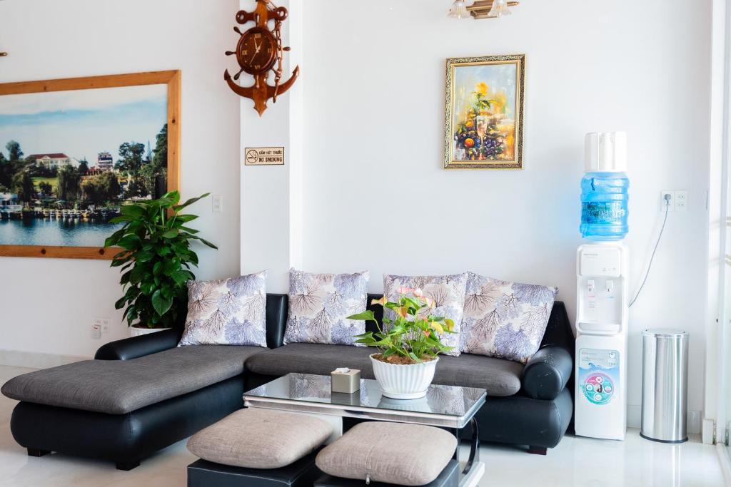 Khách sạn Hoàng Tuấn