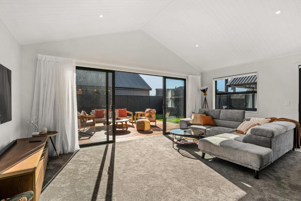 Wooing Retreat - Cromwell Holiday Home photo 2