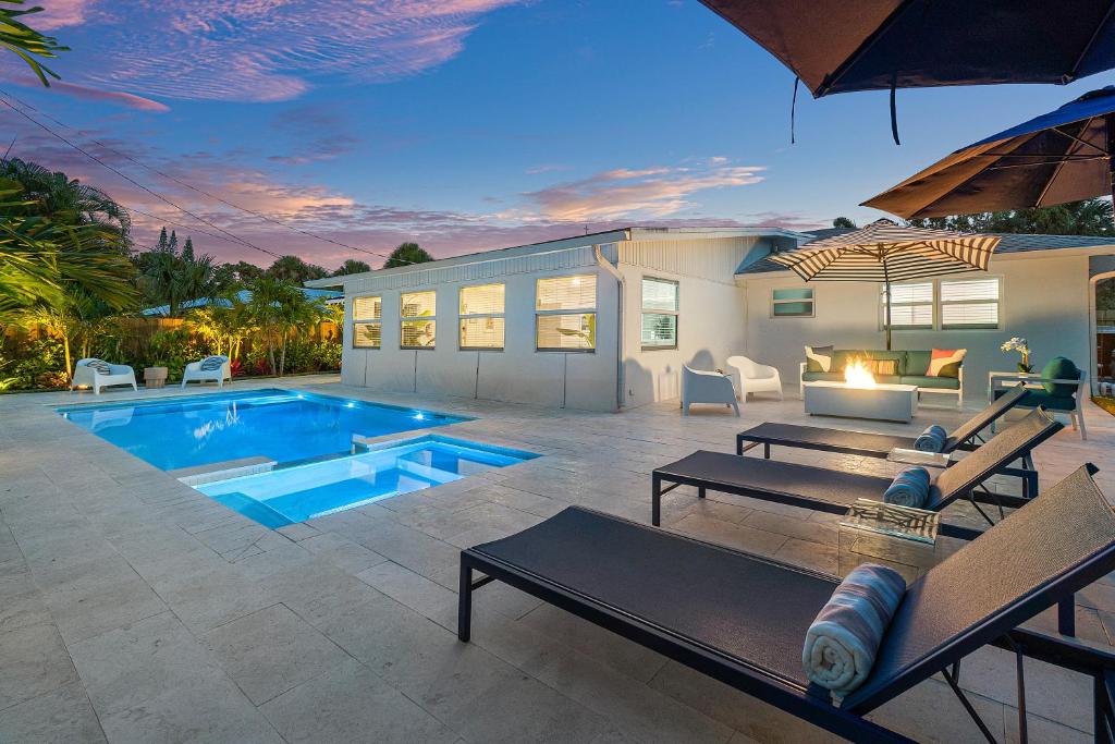 Jupiter Sands, Tequesta, NEW Pool & Spa! image
