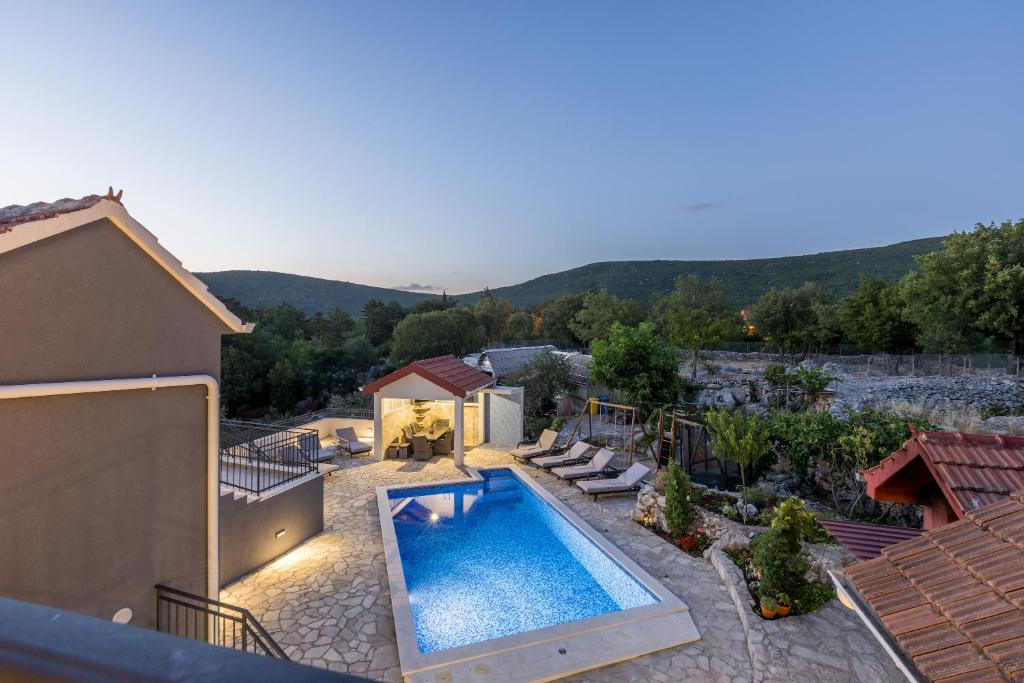 Holiday home Luka photo 2