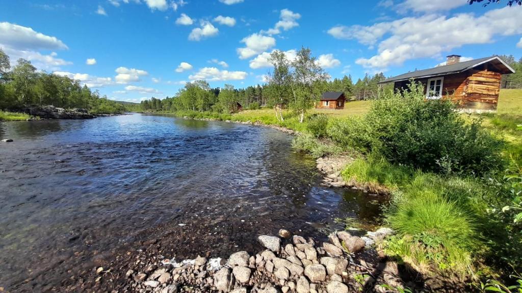 Leppälän vanhatupa rantasaunalla