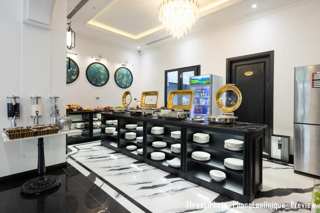 Phong Lan Unique Hotel