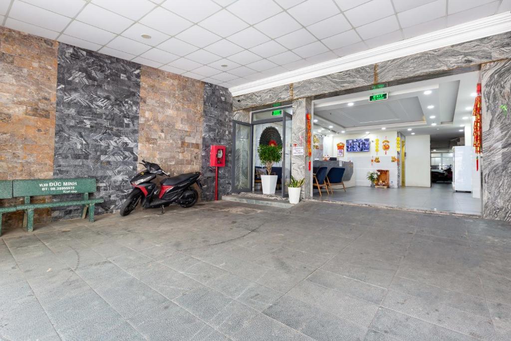 RedDoorz near Nguyen Oanh Street