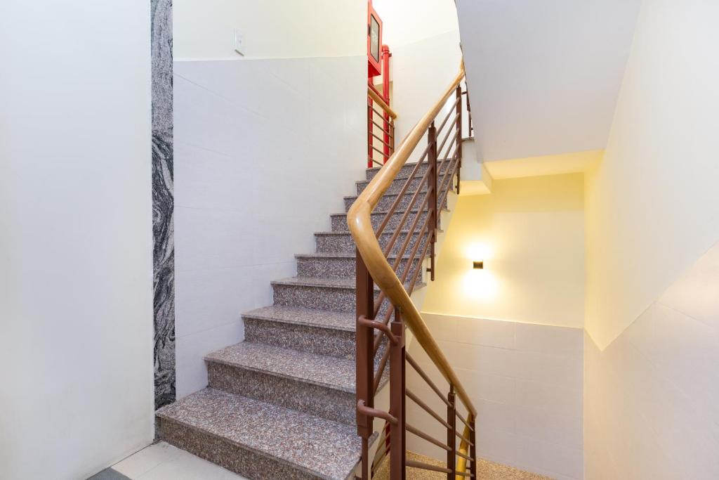 RedDoorz near Nguyen Oanh Street