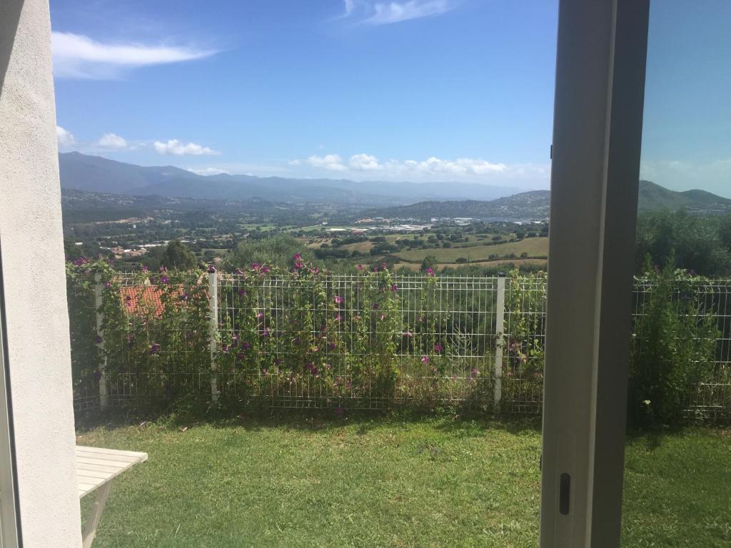 Charmant T2 en rez de villa, neuf, tout équipé, indépendant avec jardin attenant photo 2