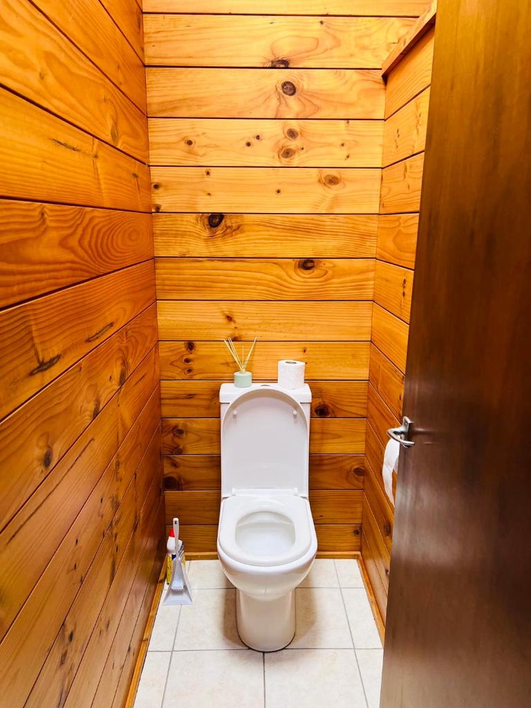 Auckland Beachview Homestay with free Netflix, Parking photo 2