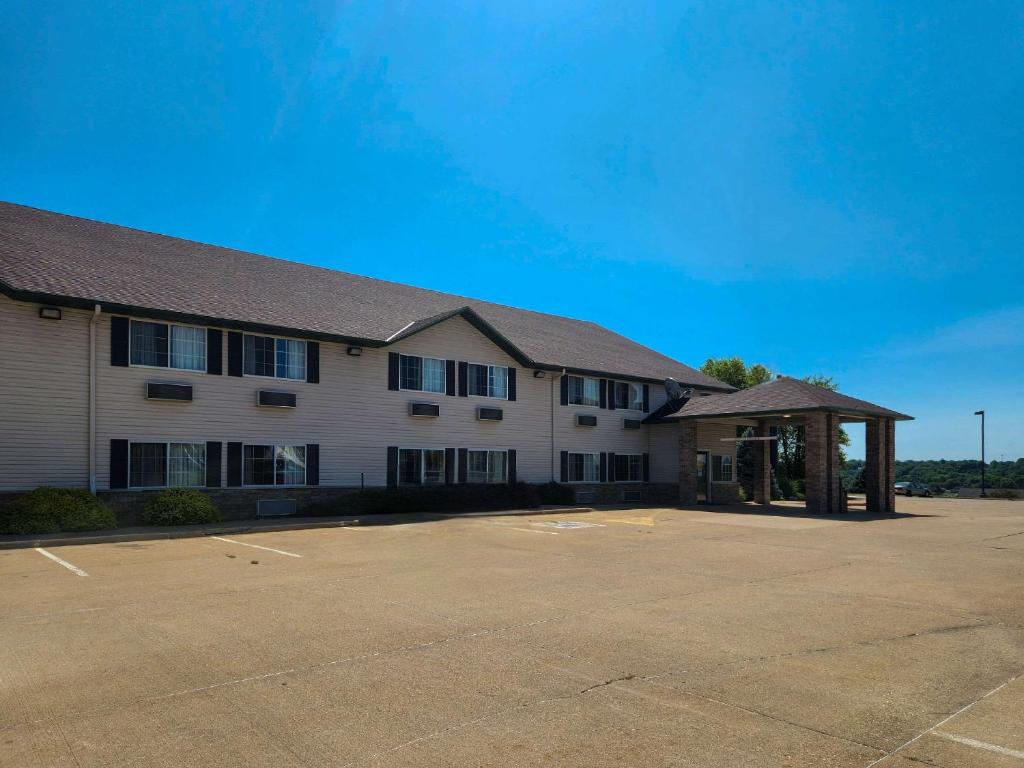 Eagle Ridge Inn image