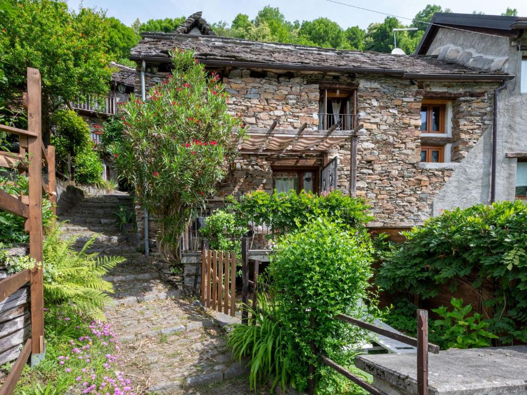 Chalet Il Gianlupo by Interhome photo 1