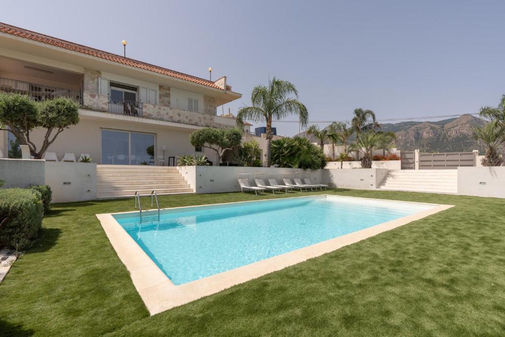 Iris Home photo 1