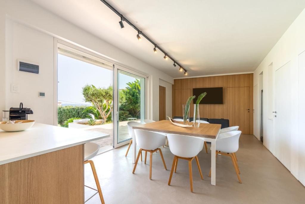 Iris Home With Private Pool photo 2