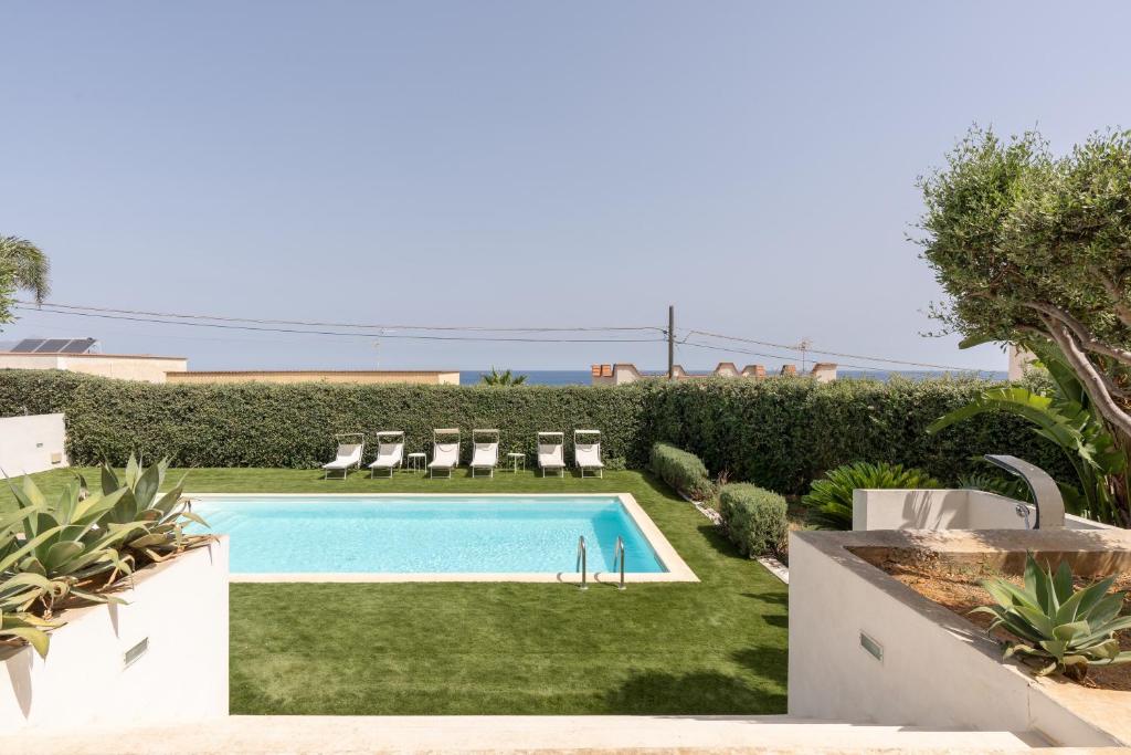 Iris Home With Private Pool photo 1