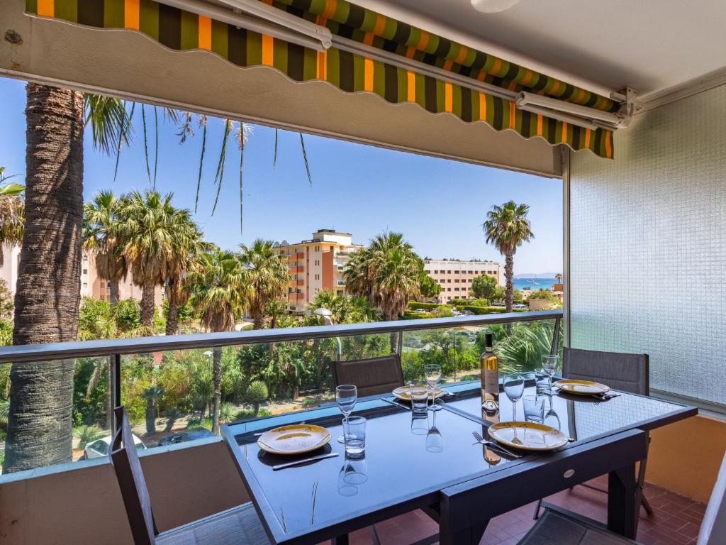 Apartment Les Palmiers-3 by Interhome