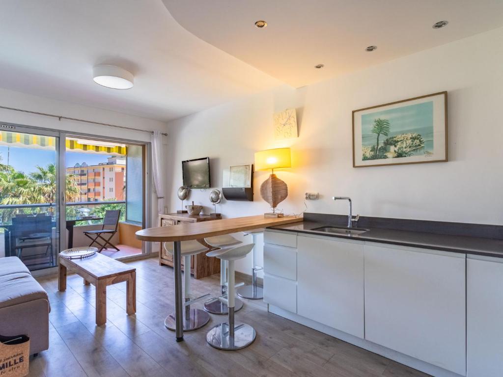 Apartment Les Palmiers-3 by Interhome photo 2