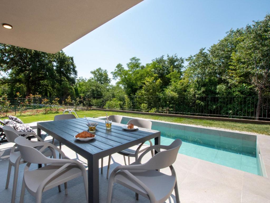 Apartment Villa Querchus by Interhome