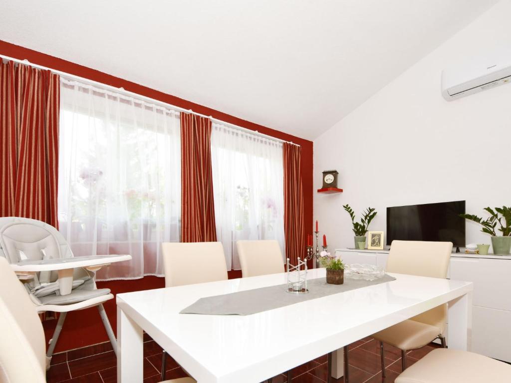 Apartment Zalazak Sunca by Interhome photo 4