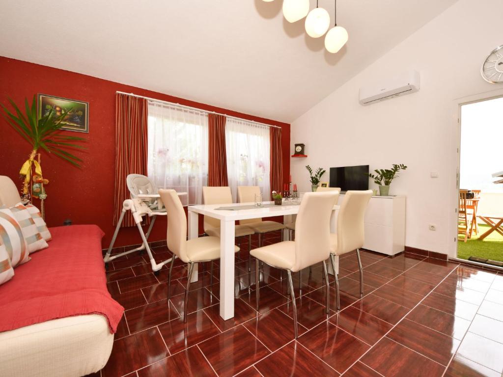 Apartment Zalazak Sunca by Interhome