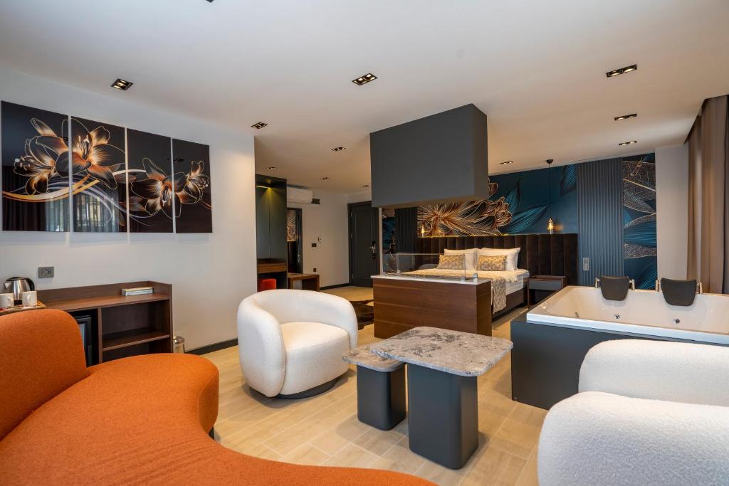 La Miel Suites photo 3