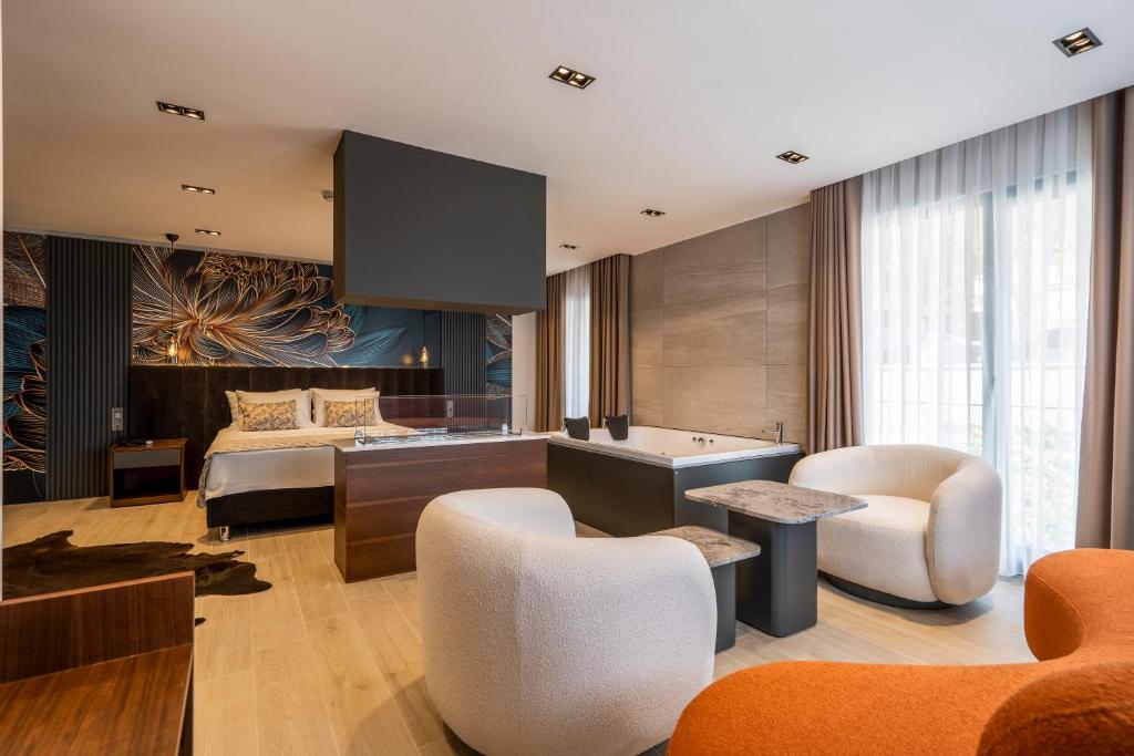 La Miel Suites photo 2