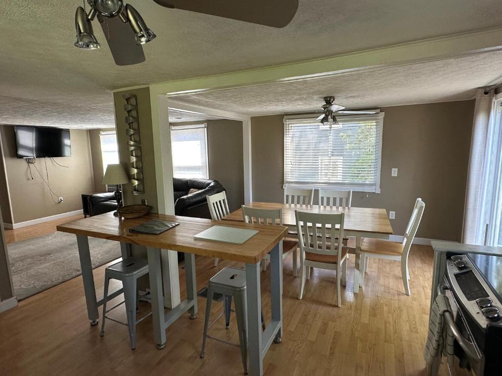 Cottage near Cedar Point & Nickel Plate Beach photo 1