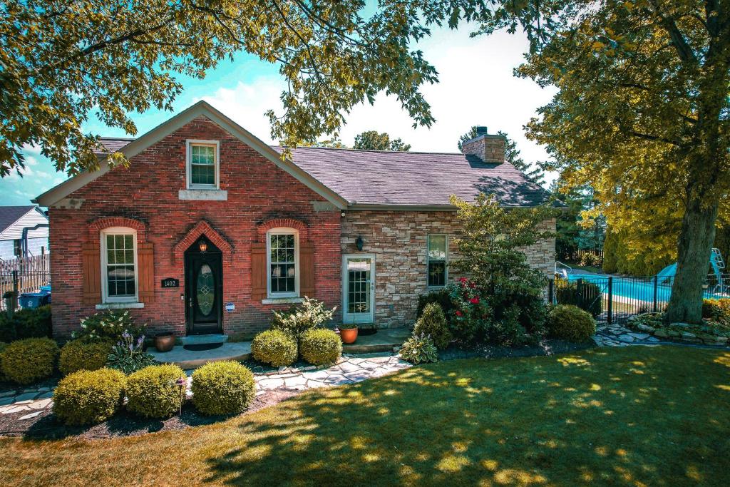 Charming School House with Large Pool photo 4