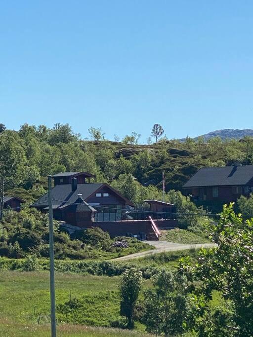 Hytte på Sør Senja med nydelig utsikt og jacuzzi photo 1