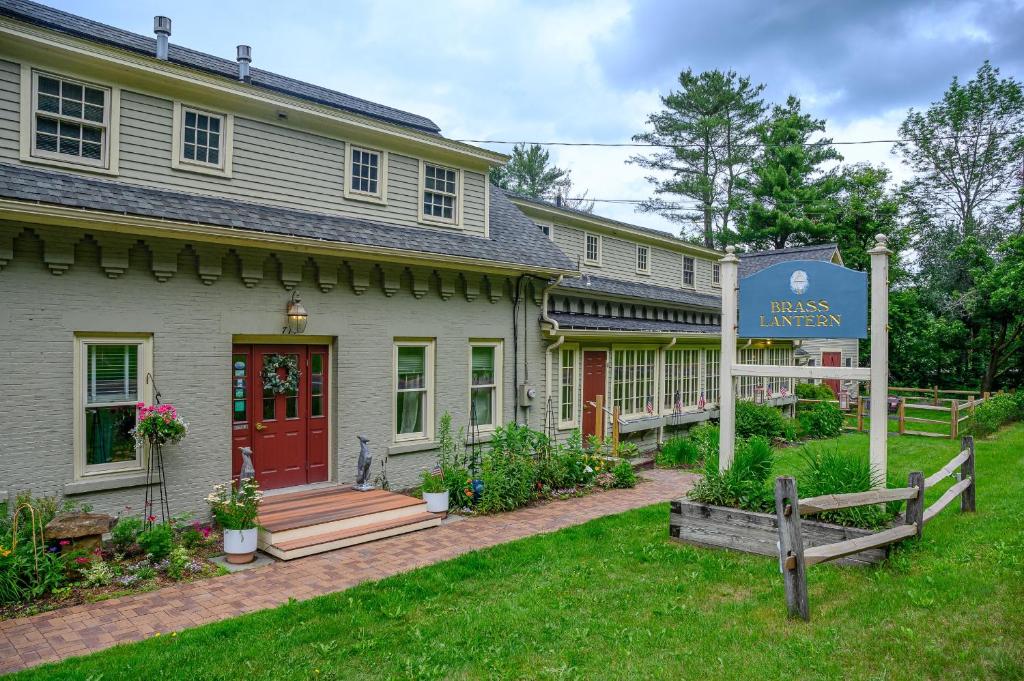 Brass Lantern Inn image