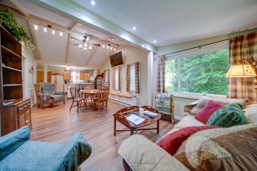Riverfront Geneva Cottage on Grand River! photo 3