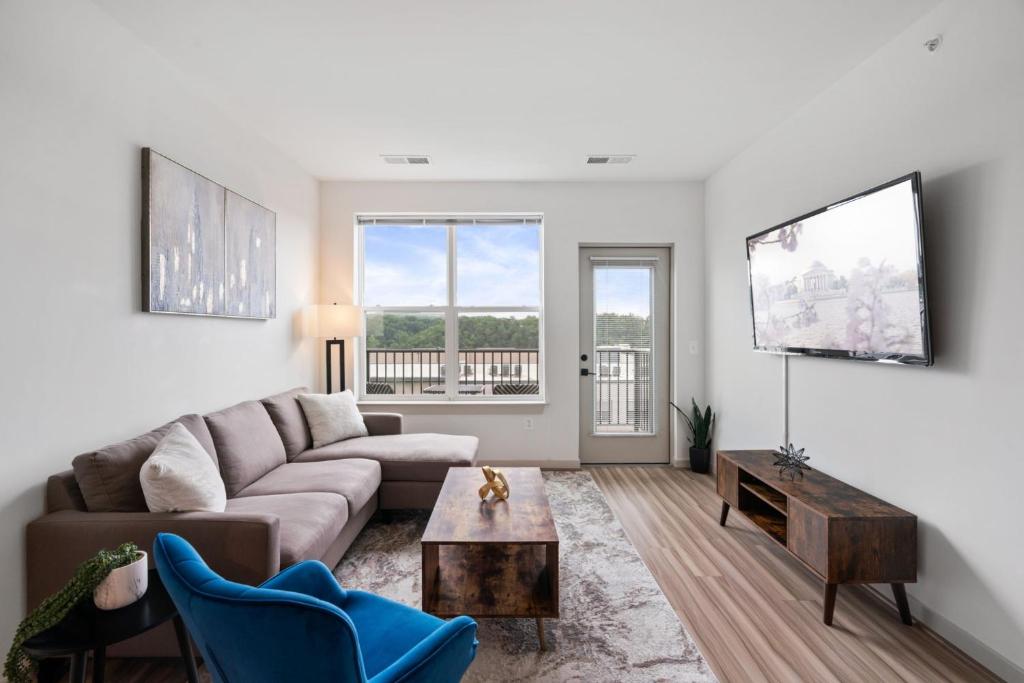 Cozy Getaway - Top Floor Views - Near DC photo 1