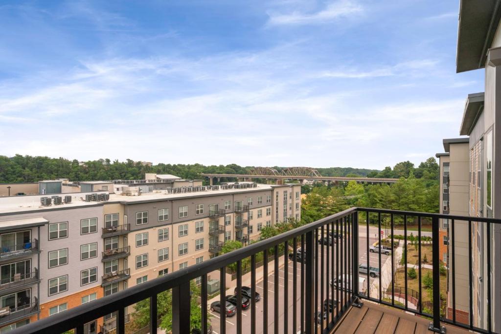 Cozy Getaway - Top Floor Views - Near DC photo 4