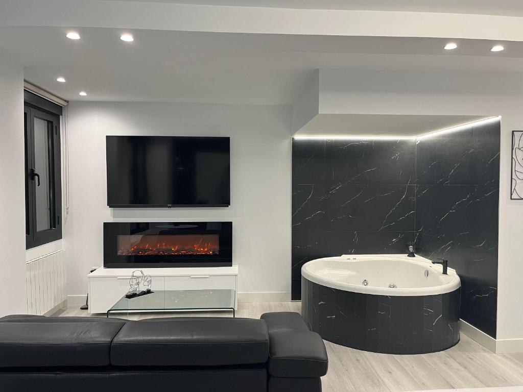 Black and White Suite Castro Urdiales photo 1