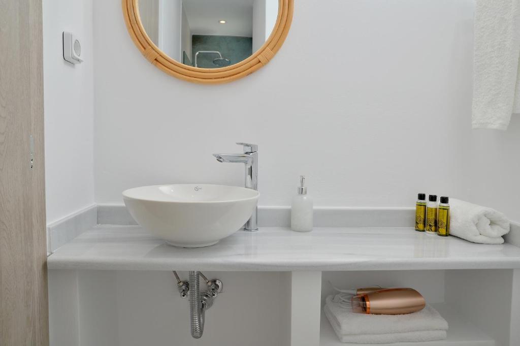 Villa & Studio Hydroussa by Andros Homes photo 3