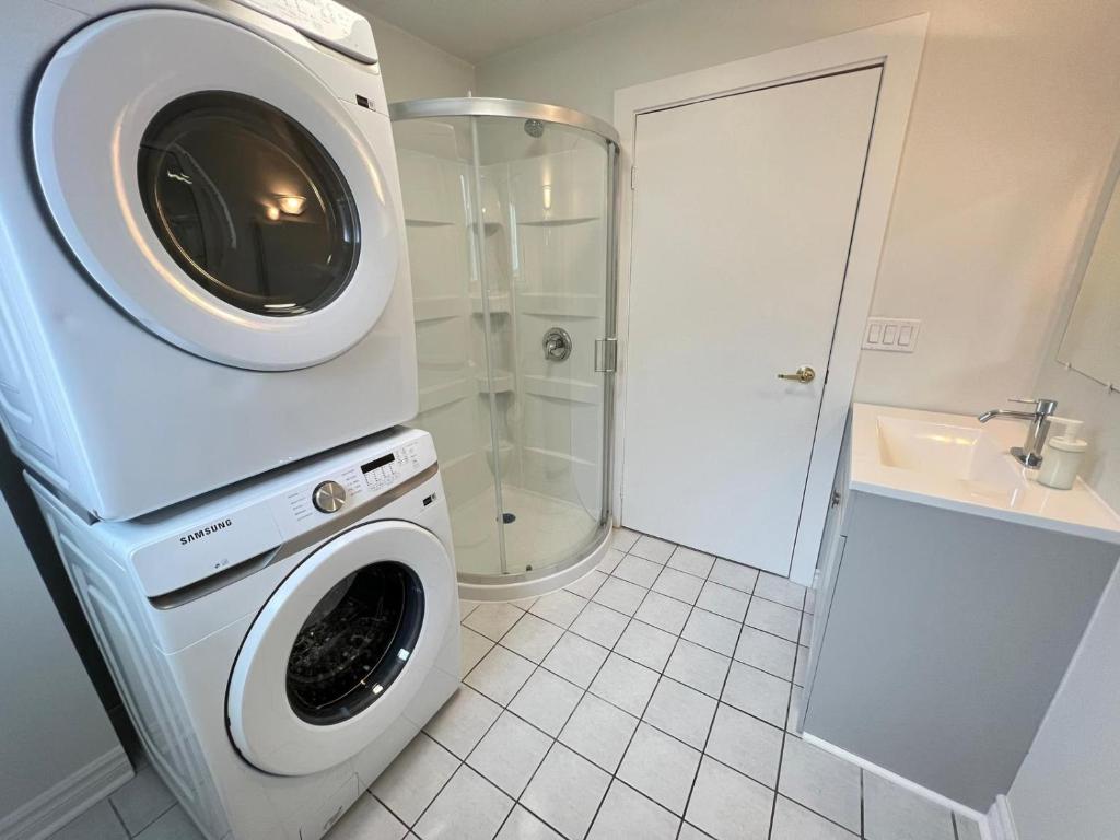 Letitia Heights !B Spacious and Quiet Private Bedroom with Shared Bathroom photo 4