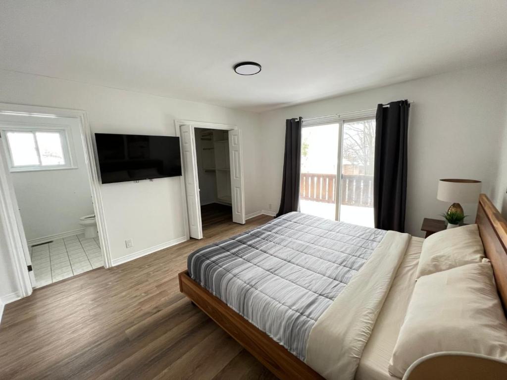 Letitia Heights !E Spacious and Quiet Private Bedroom with Private Bathroom photo 2