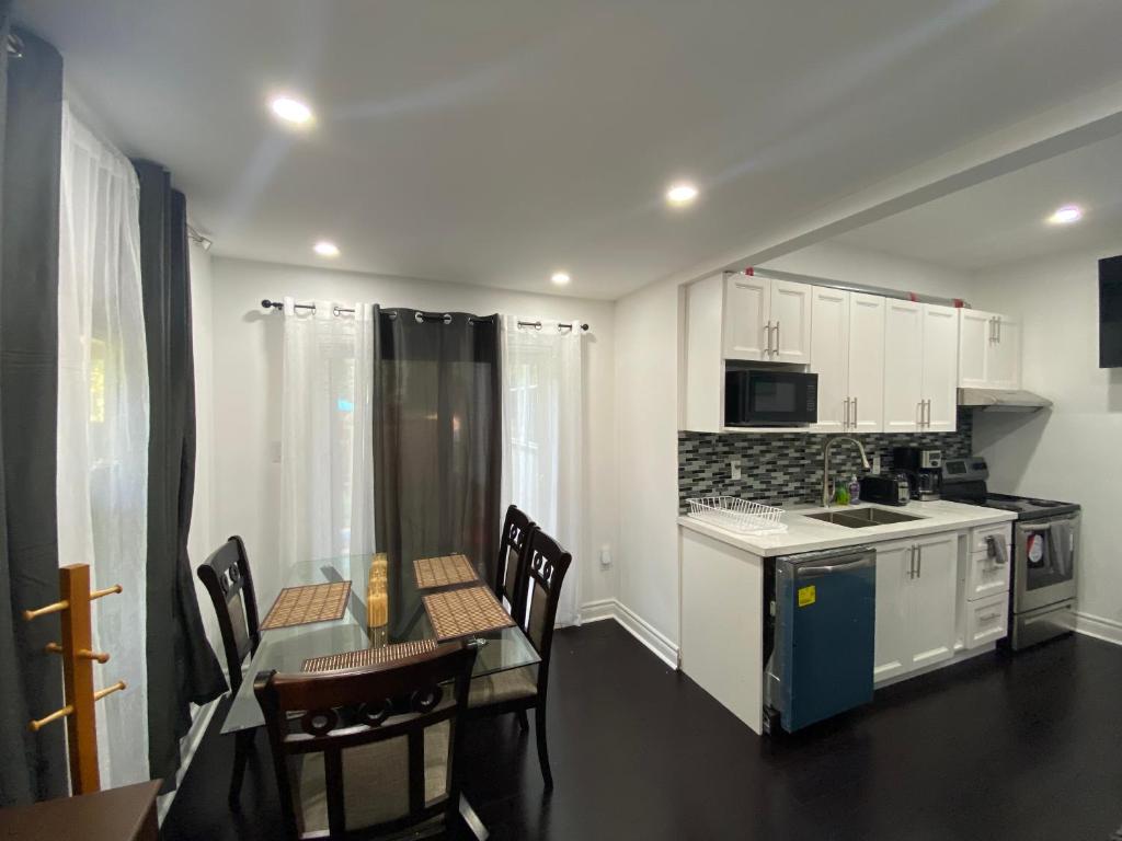 Oshawa Downtown, 2 Bed rooms house fully furnished photo 2