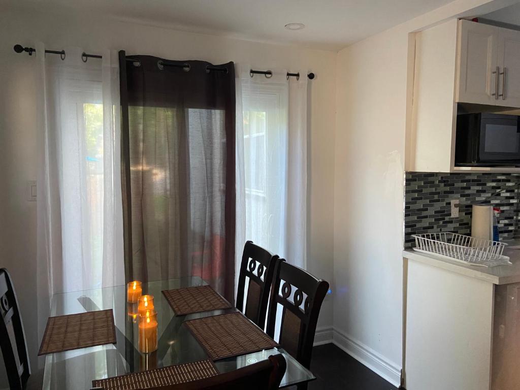 Oshawa Downtown, 2 Bed rooms house fully furnished photo 4