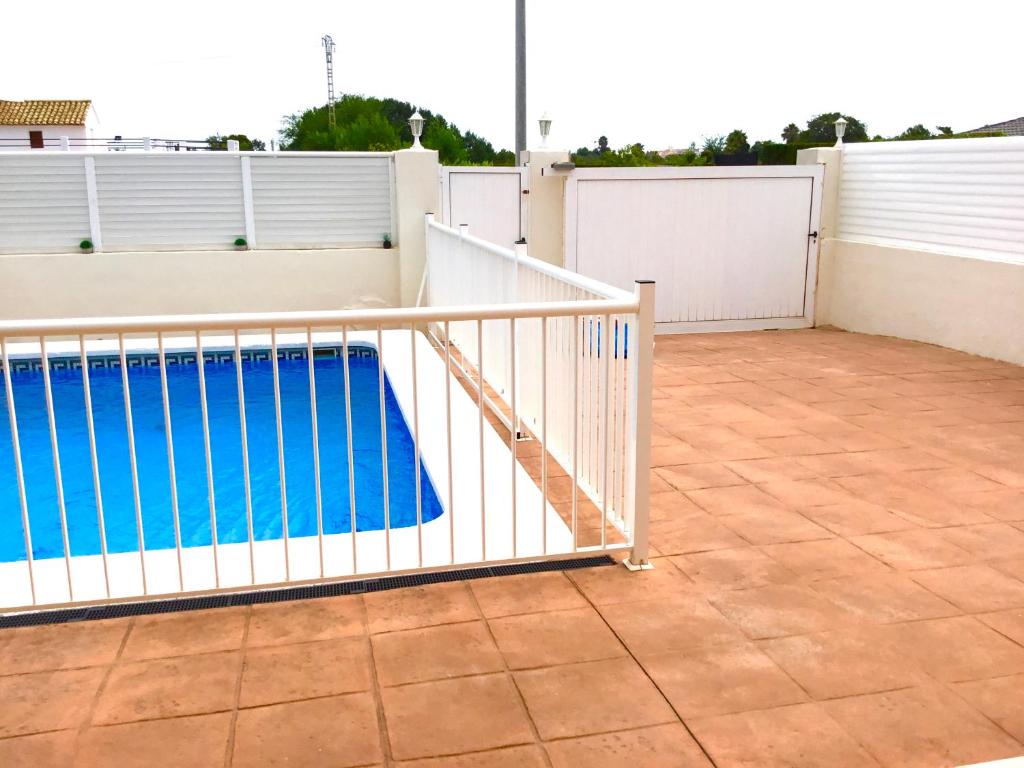 4 bed house, Private Pool near Beach photo 1