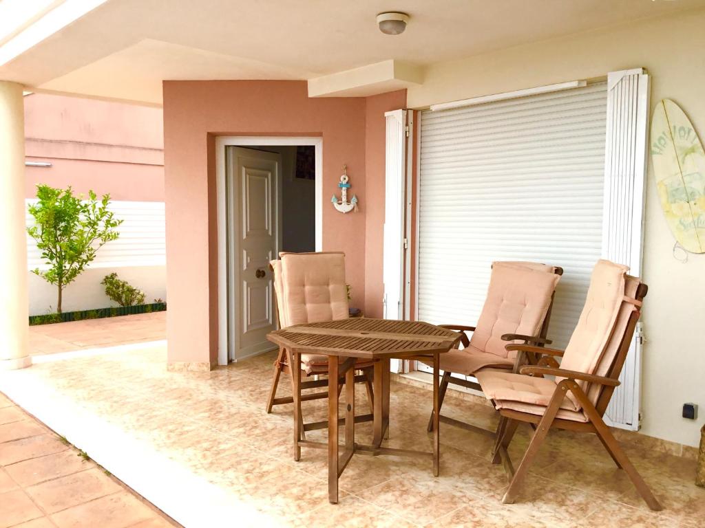 4 bed house, Private Pool near Beach photo 3