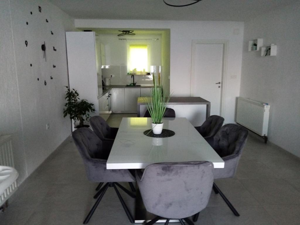 NATALIJA - holiday house with garage photo 4