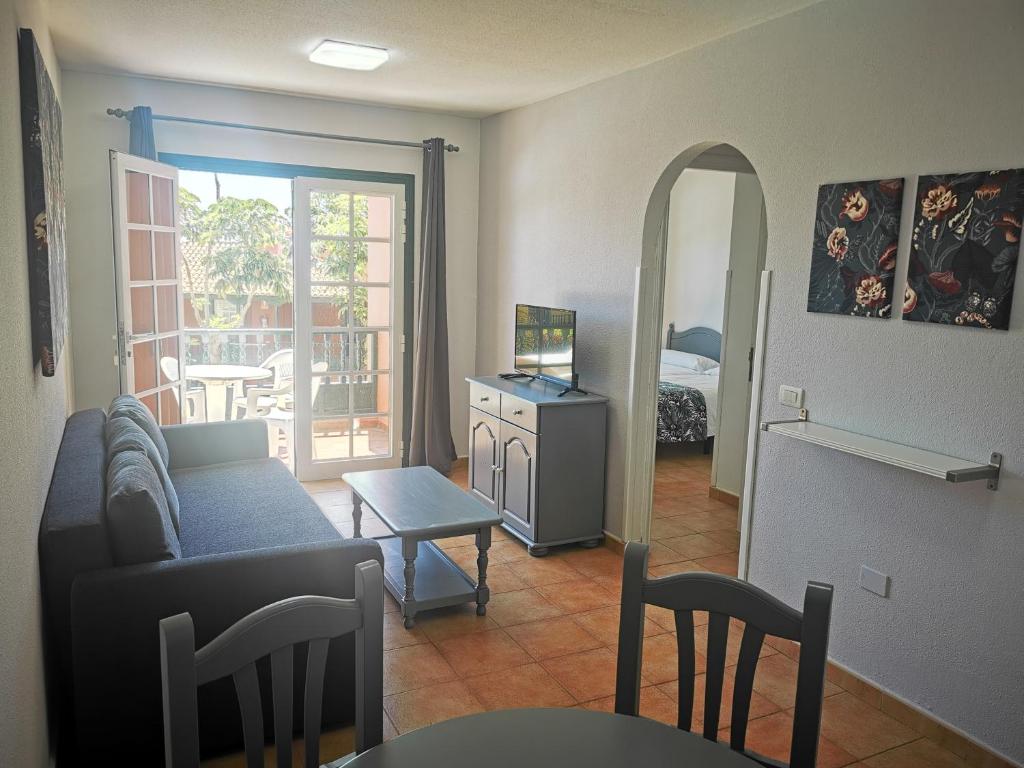Apartamentos Oasis San Antonio photo 3