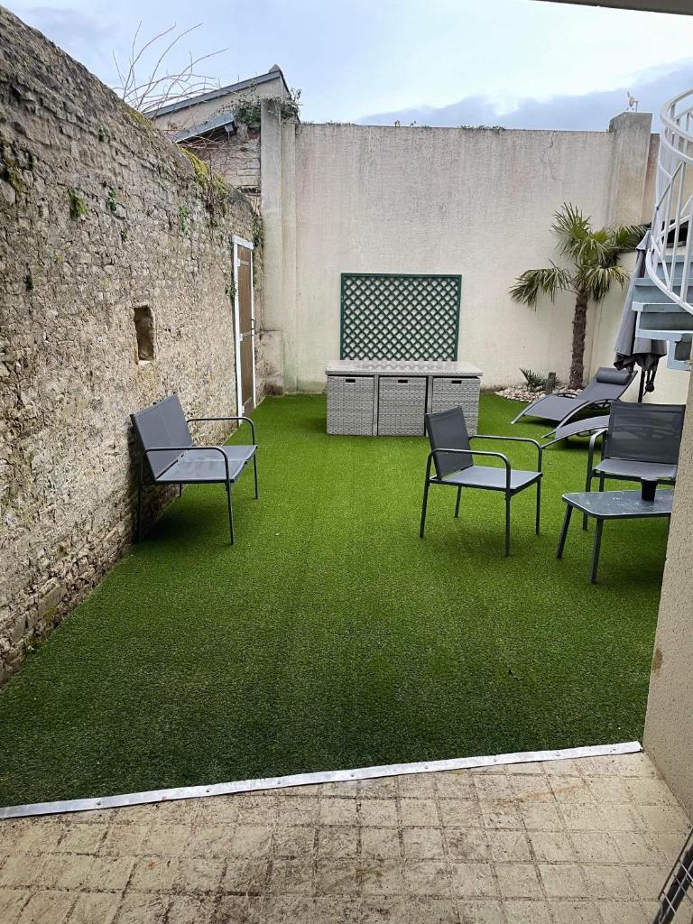 Anselme, F2 duplex avec cour commune et proche de la mer ,2 photo 4
