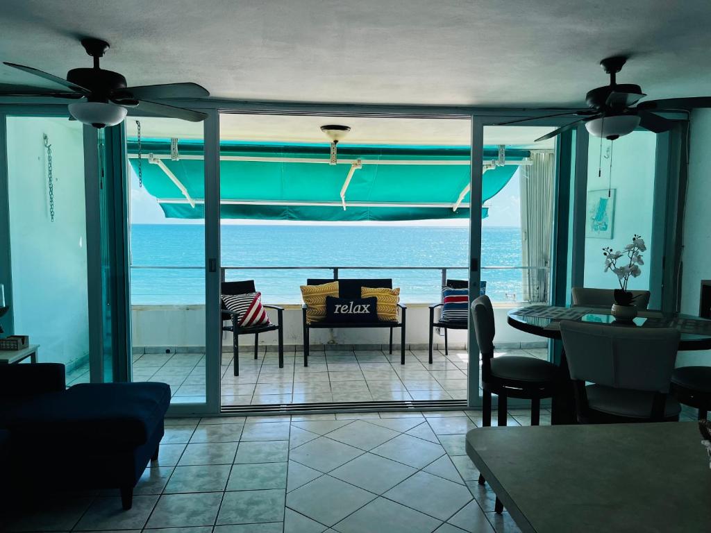 El Mar Vida Ocean Front 2 Bedroom Condo photo 3