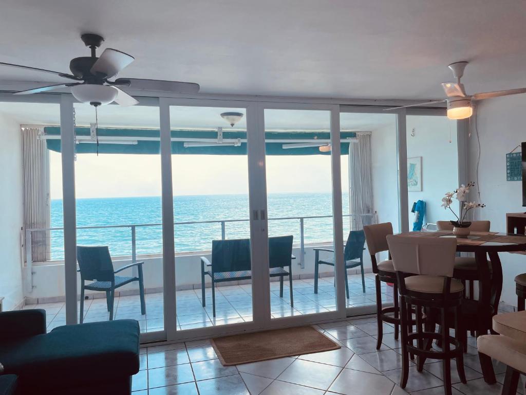 El Mar Vida Ocean Front 2 Bedroom Condo photo 4